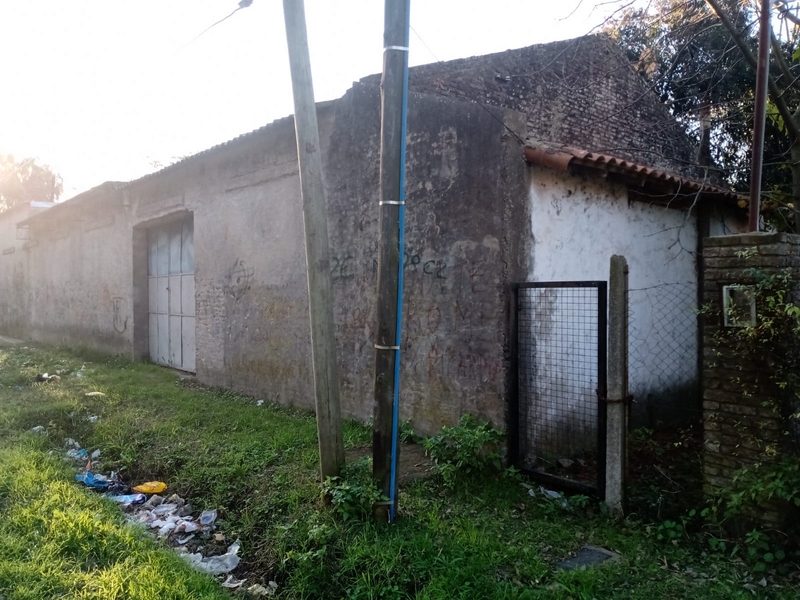GALPÓN DE 180 M2 SOBRE 2 LOTES image 1