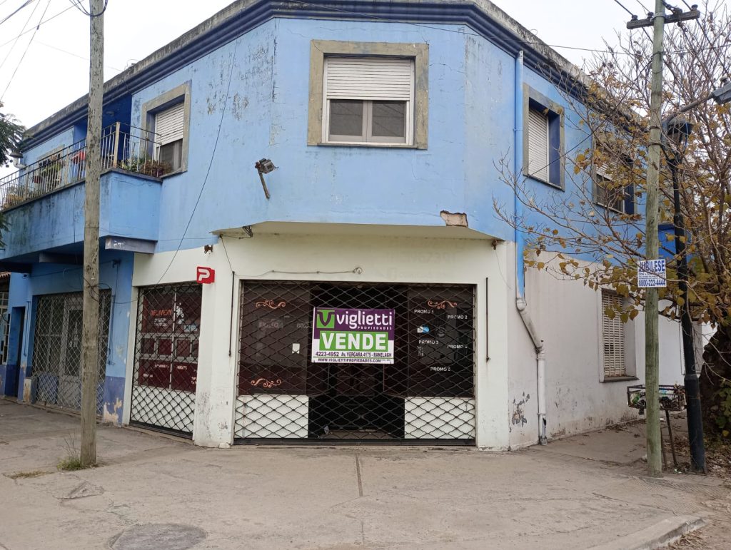 DOS LOCALES Y DOS DEPTOS EN ESQUINA DE SOURIGUES image 1