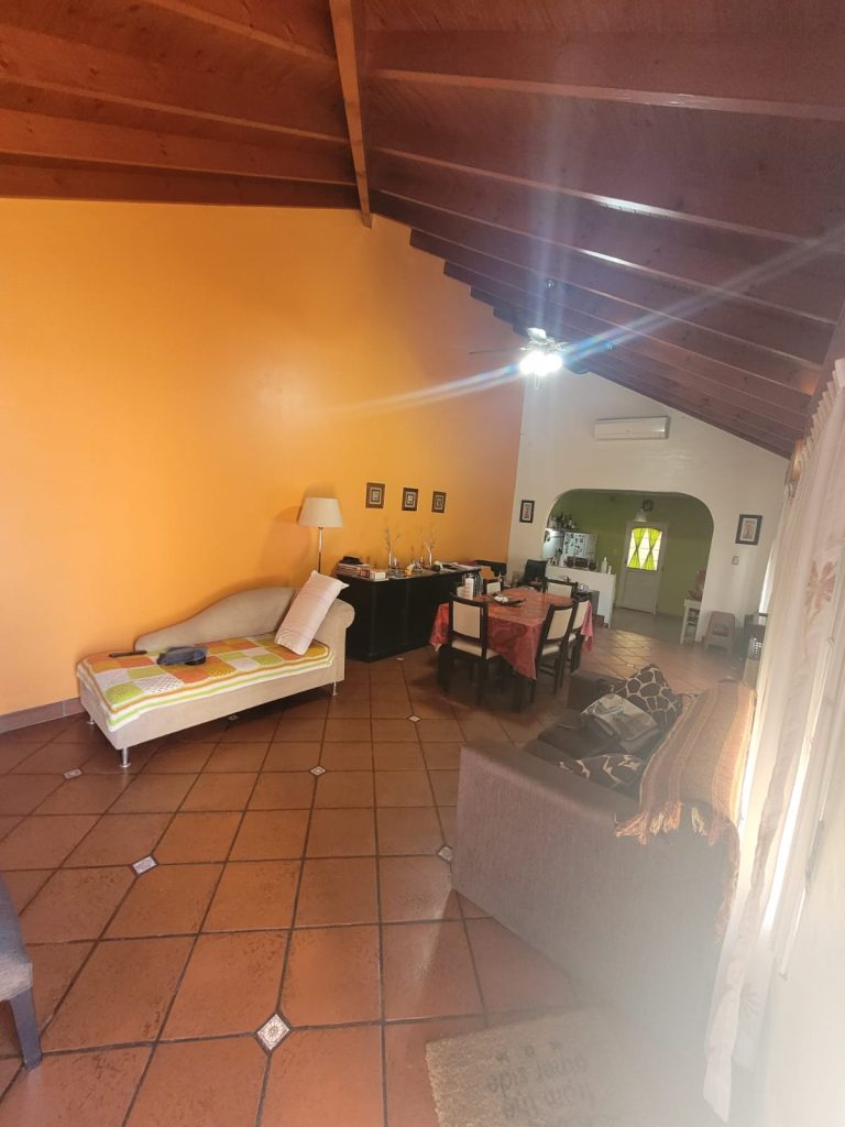 BLOQUE CON CASA, DEPARTAMENTO Y LOCAL EN HUDSON image 3