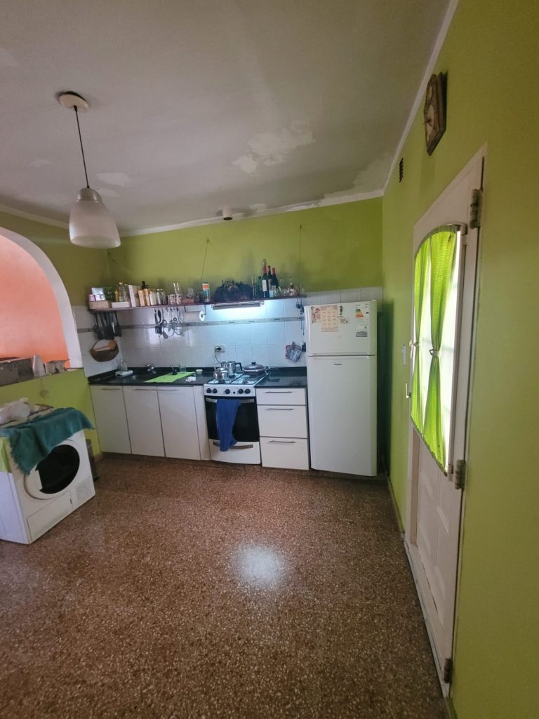 BLOQUE CON CASA, DEPARTAMENTO Y LOCAL EN HUDSON image 4