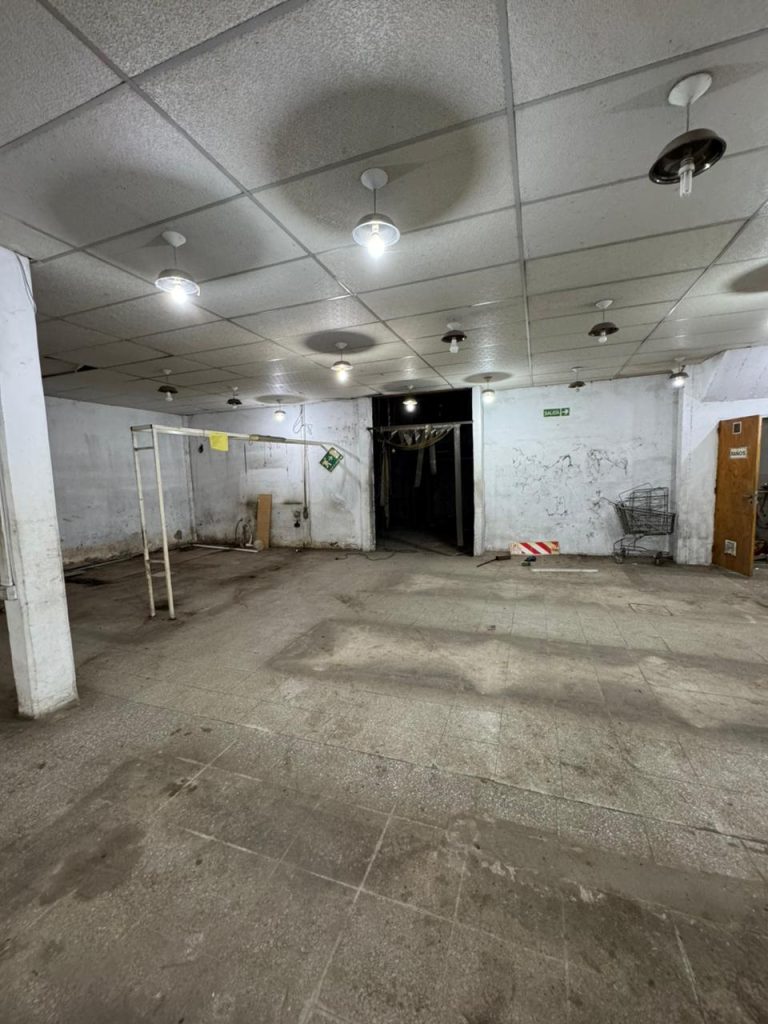 LOCAL CON VIVIENDA EN BOSQUES image 4