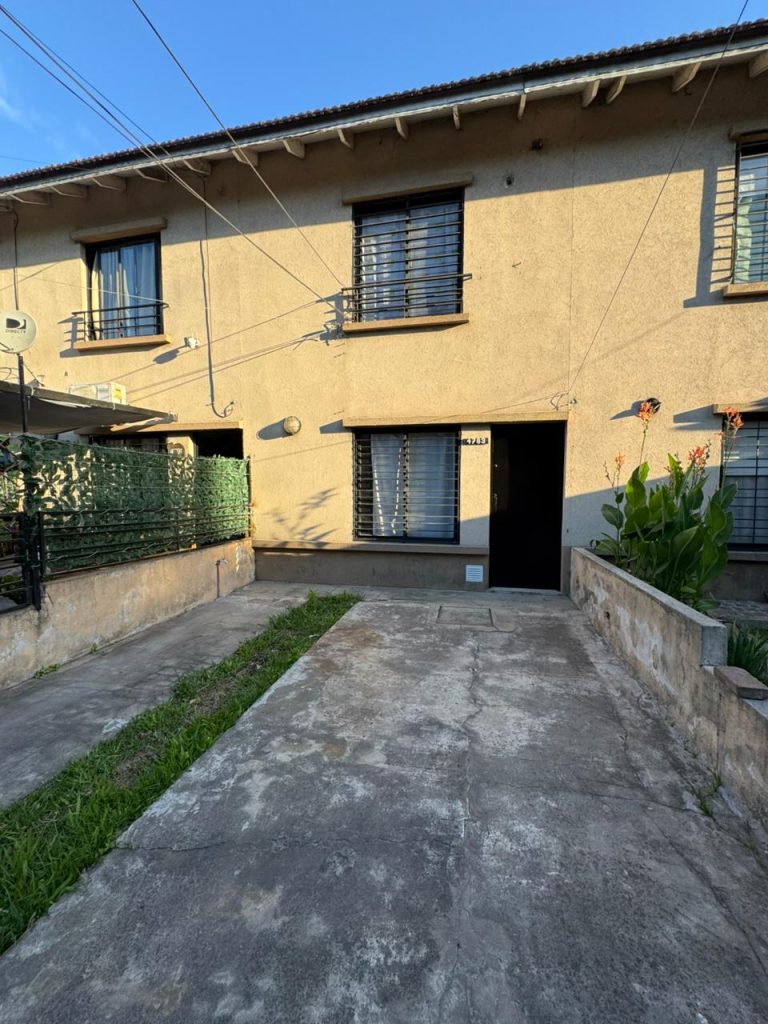 DUPLEX SOBRE AVENIDA EVA PERÓN EN RANELAGH image 1