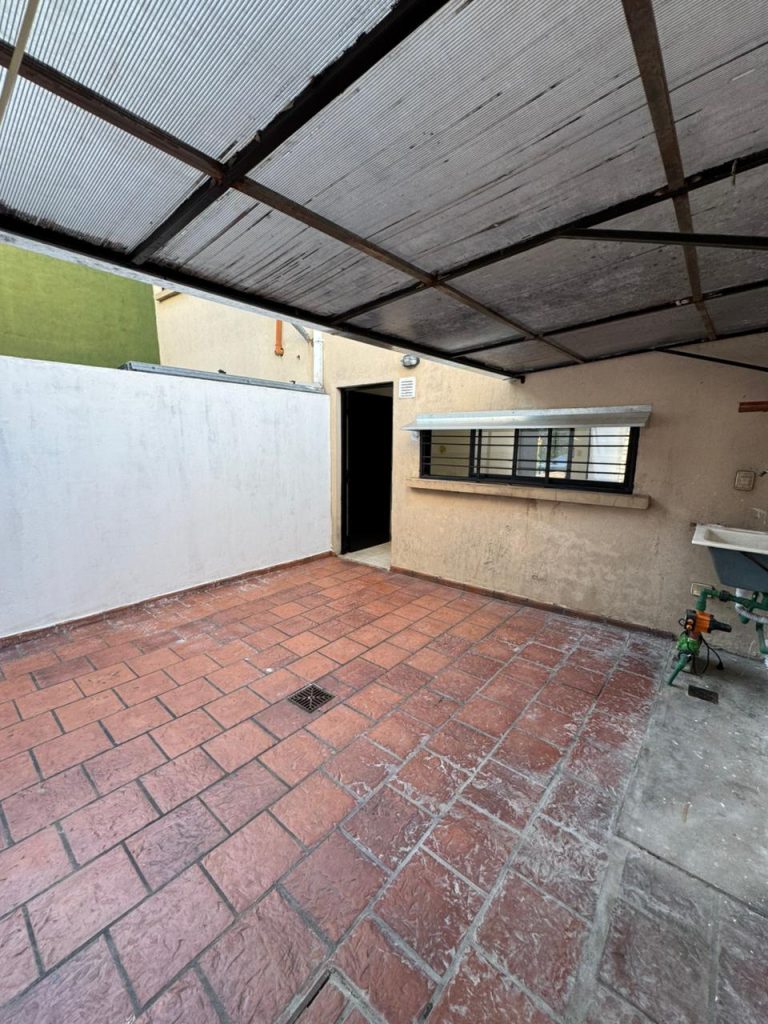 DUPLEX SOBRE AVENIDA EVA PERÓN EN RANELAGH image 4