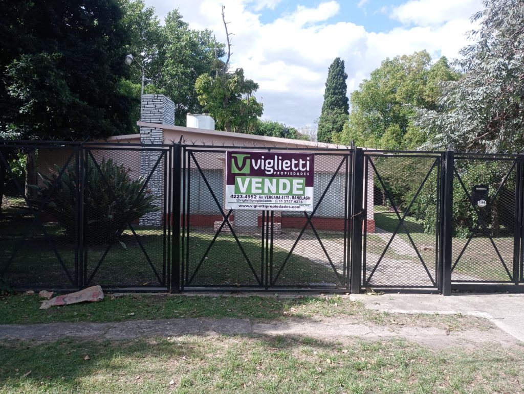 CASA QUINTA CON PISCINA SOBRE AVENIDA EN SOURIGUES image 1