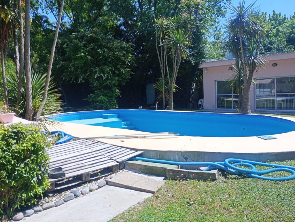 CASA QUINTA CON PISCINA SOBRE AVENIDA EN SOURIGUES image 4