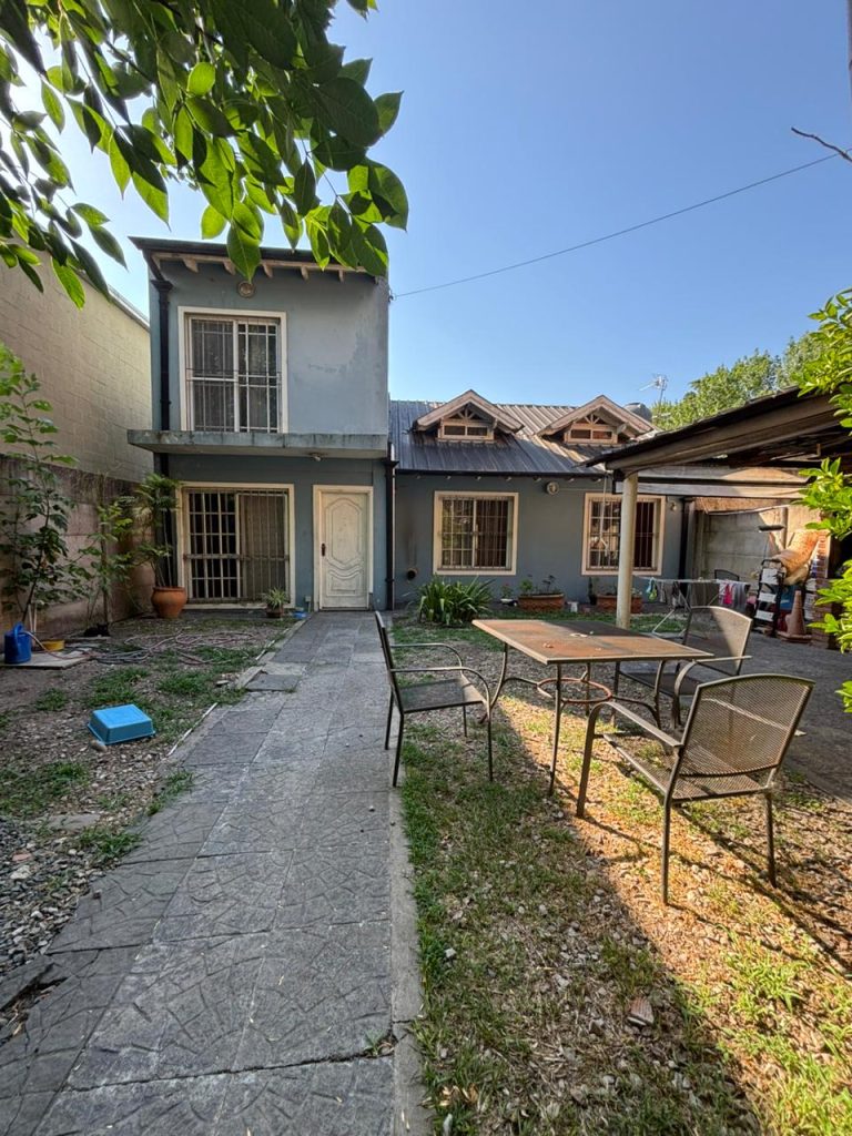 CASA CON PRIMER PISO EN RANELAGH image 1