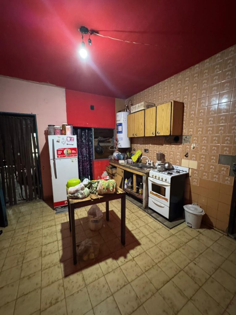 CASA A RECICLAR SOBRE VERGARA EN BERAZATEGUI image 1